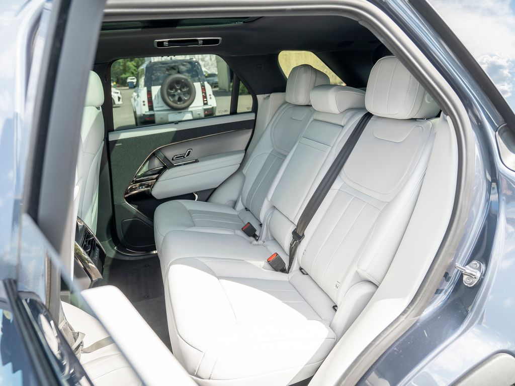 2025 Land Rover Range Rover Sport SE photo 27