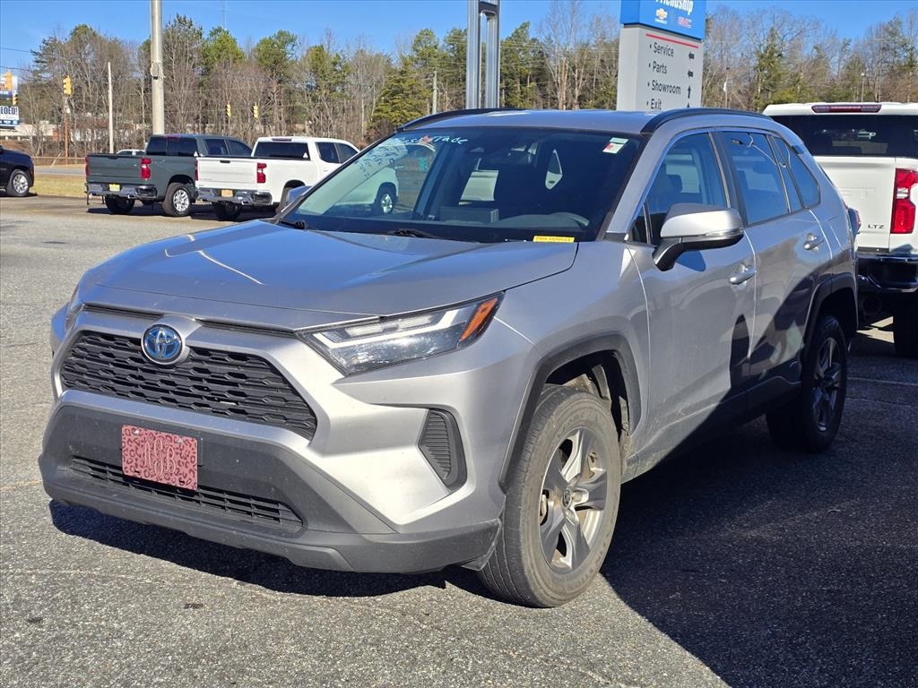 2023 Toyota RAV4 XLE's photo