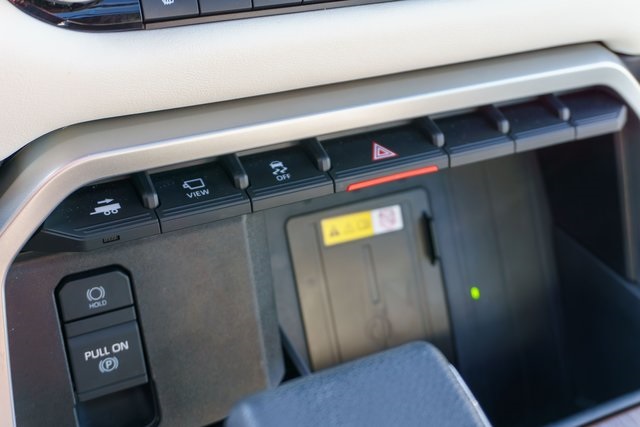 2023 Toyota Sequoia Capstone photo 28