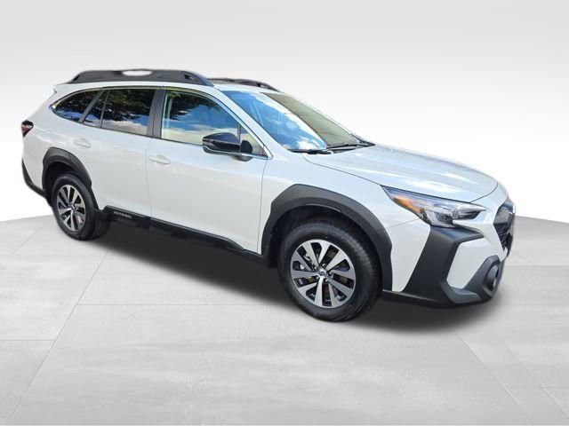 2025 Subaru Outback Premium's photo