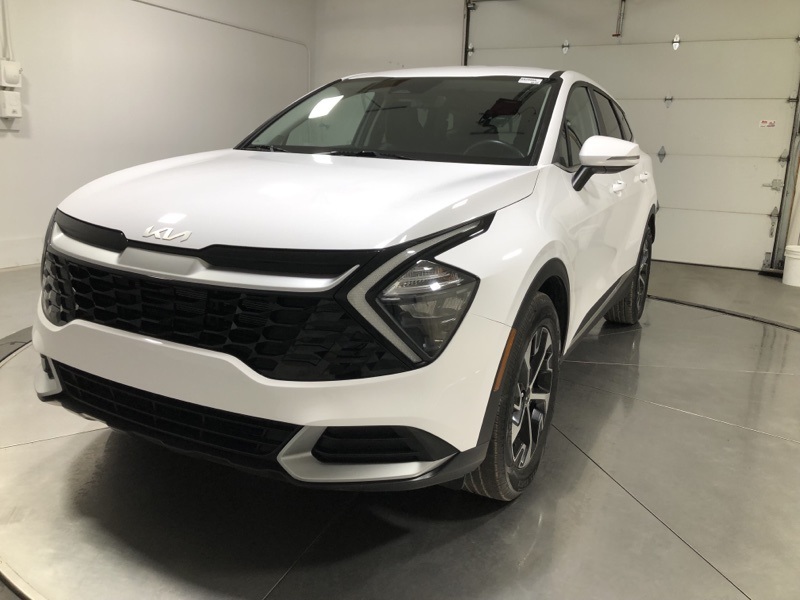 2023 Kia Sportage EX photo 3