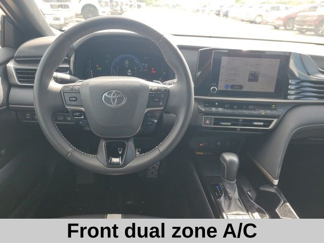 2025 Toyota Camry SE photo 3