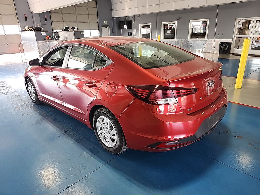2019 Hyundai Elantra SE photo 14