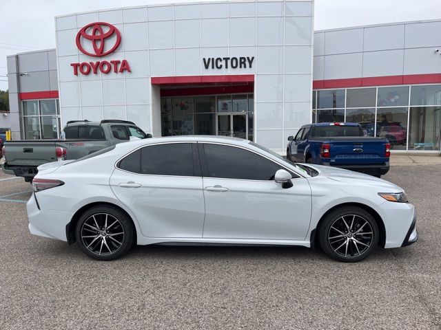 2024 Toyota Camry SE photo 3