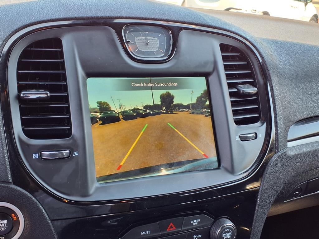 2020 Chrysler 300 photo 8