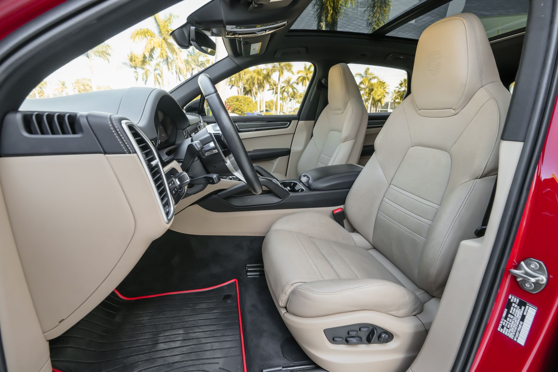 2023 Porsche Cayenne Platinum Edition photo 15