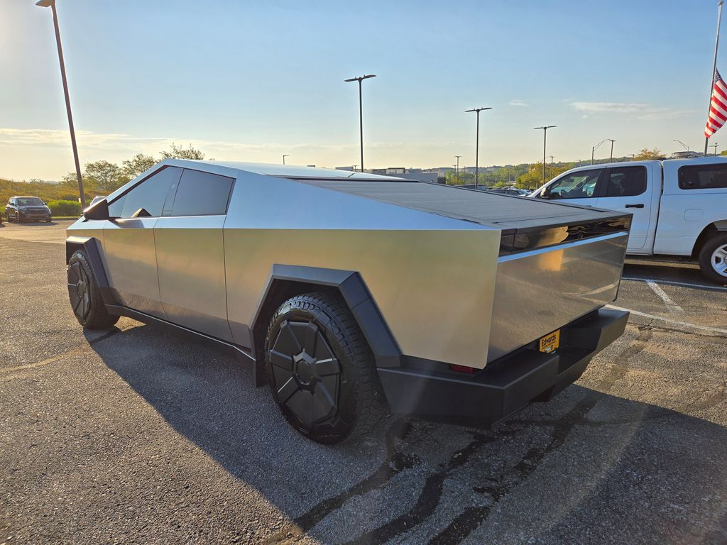 2024 Tesla Cybertruck photo 5