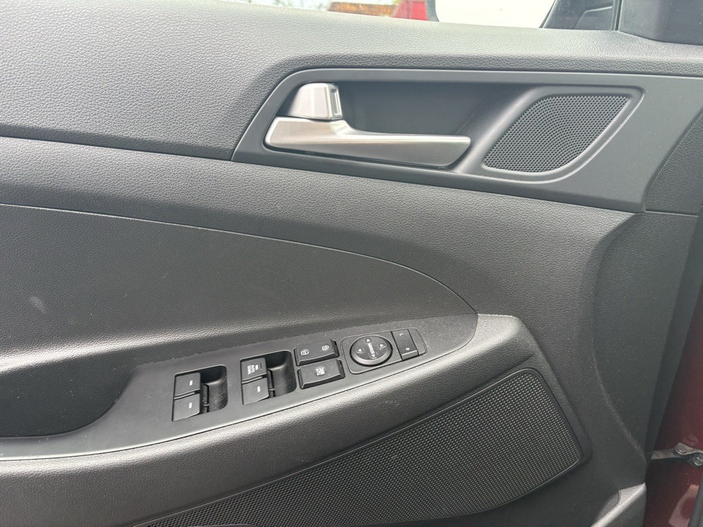 2020 Hyundai Tucson SE photo 3