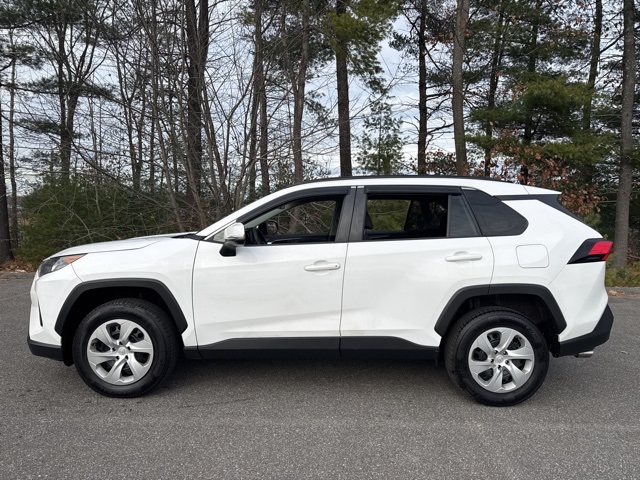 2019 Toyota RAV4 LE photo 3
