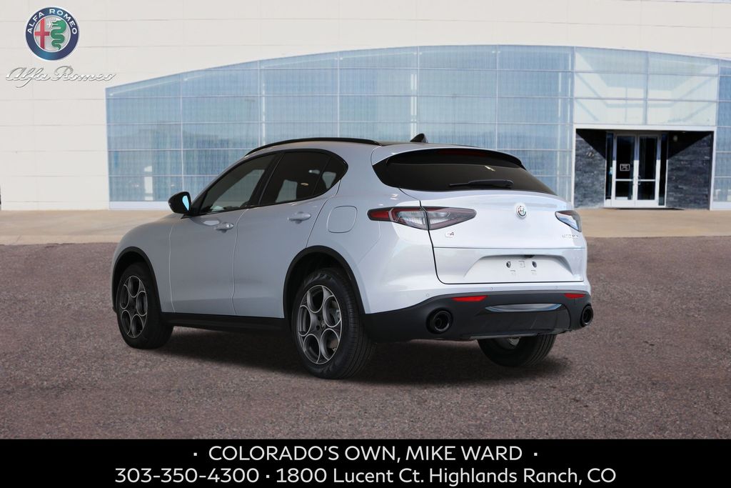 2025 Alfa Romeo Stelvio Sprint Base photo 2