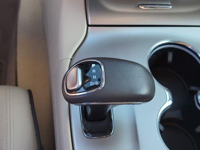 2014 Jeep Grand Cherokee Overland photo 16