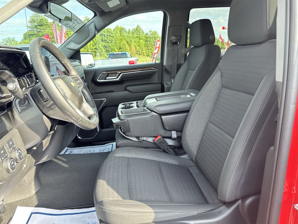 2023 Chevrolet Silverado 1500 LT photo 17