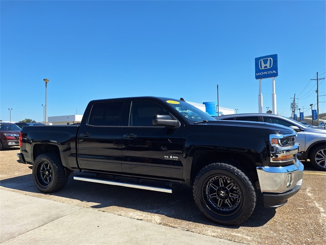 2018 Chevrolet Silverado 1500 LT photo 3
