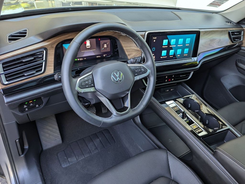 2024 Volkswagen Atlas SE Technology photo 8