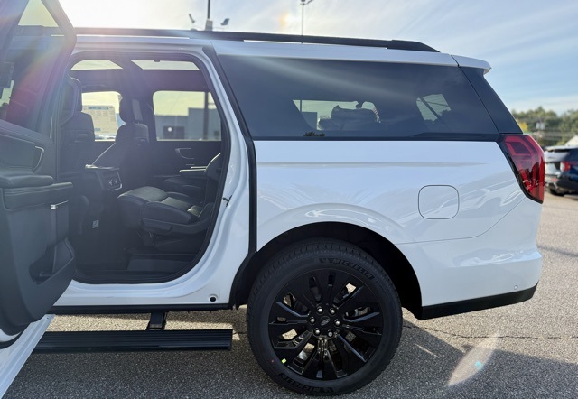 2025 Ford Expedition MAX Platinum photo 36