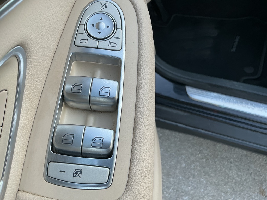 2016 Mercedes Benz GLC 300 4MATIC photo 21