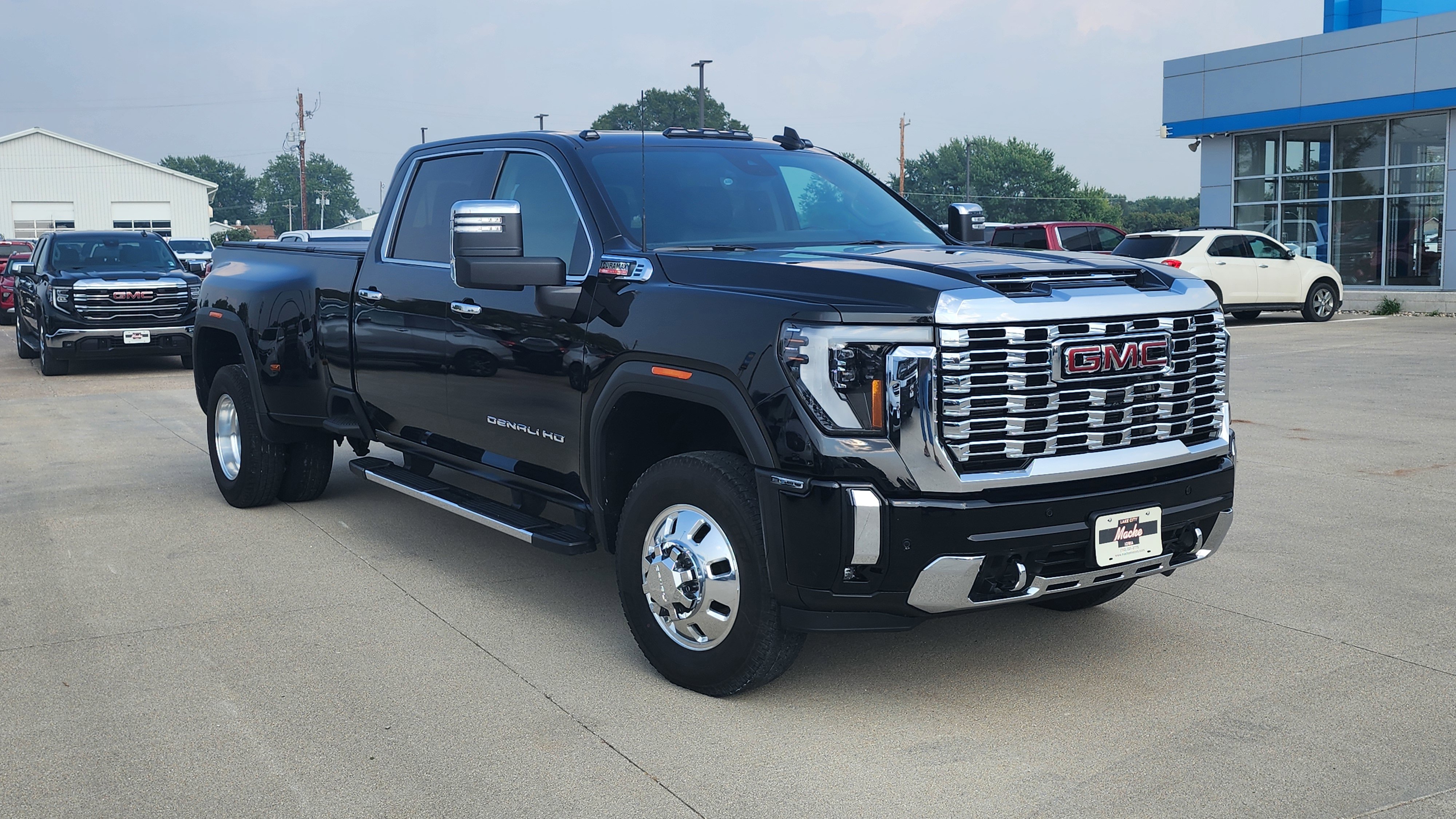 2024 Gmc Sierra 3500 HD Denali photo 2