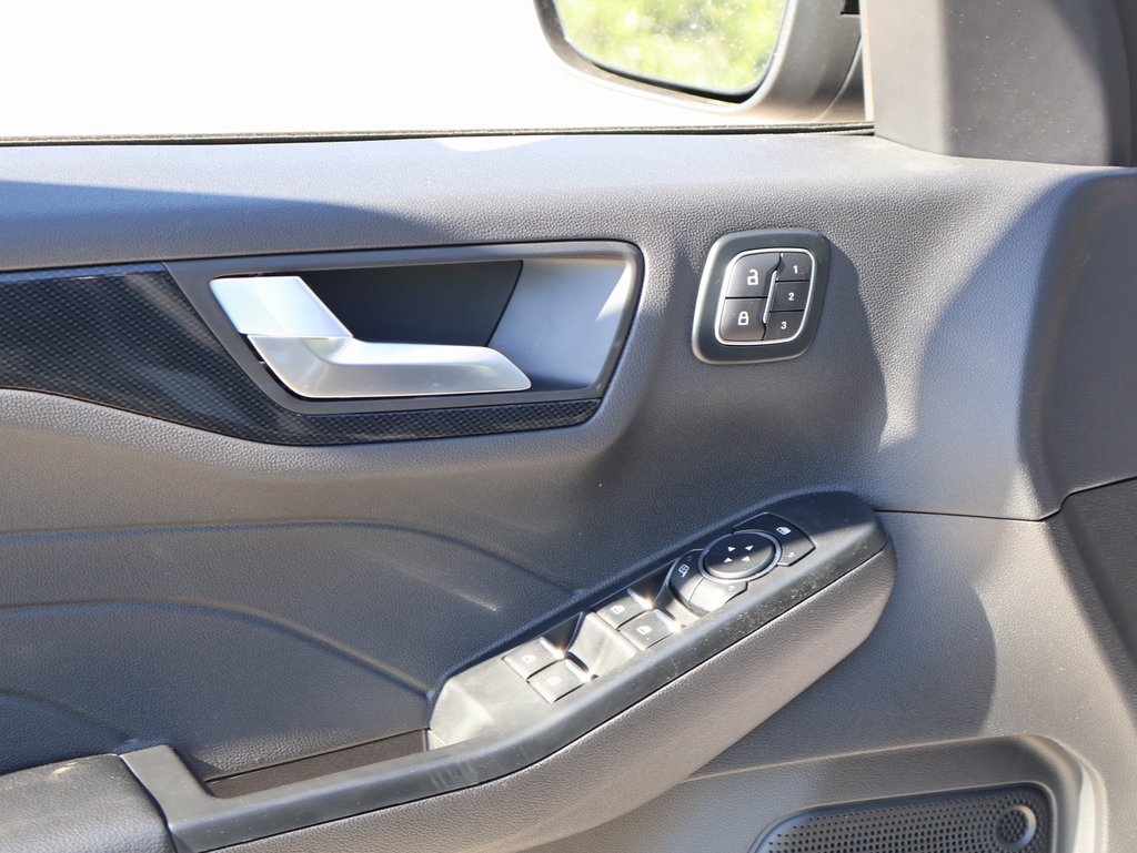 2025 Ford Escape ST-Line Elite photo 21