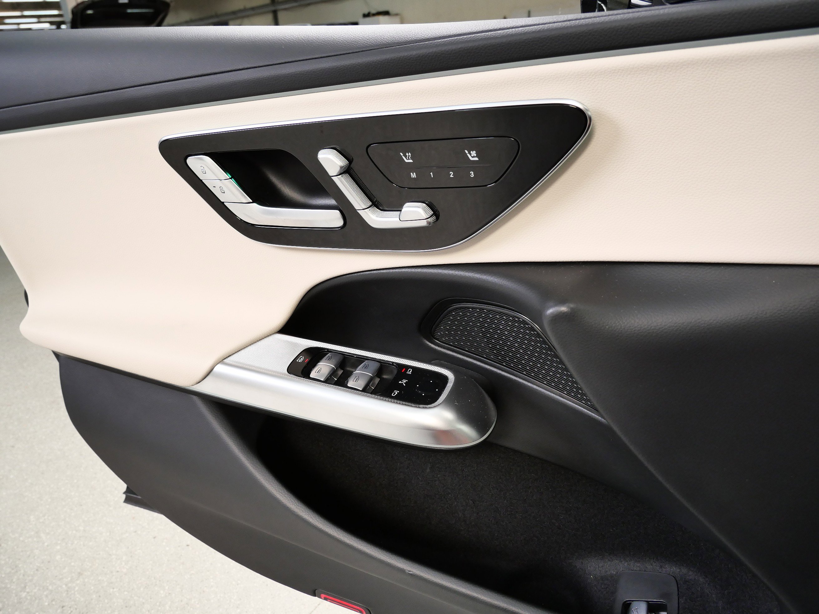 2025 Mercedes Benz E 350 4MATIC photo 28