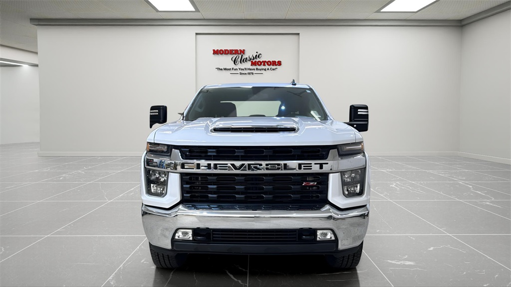 2023 Chevrolet Silverado LT photo 2