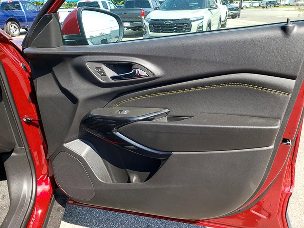 2025 Chevrolet Trax LT photo 26
