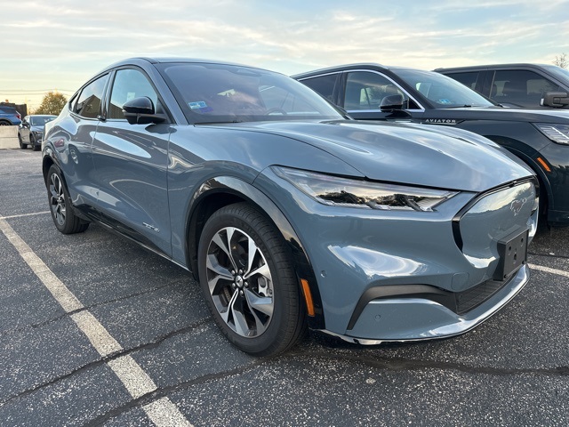 2023 Ford Mustang Mach-E Premium photo 3