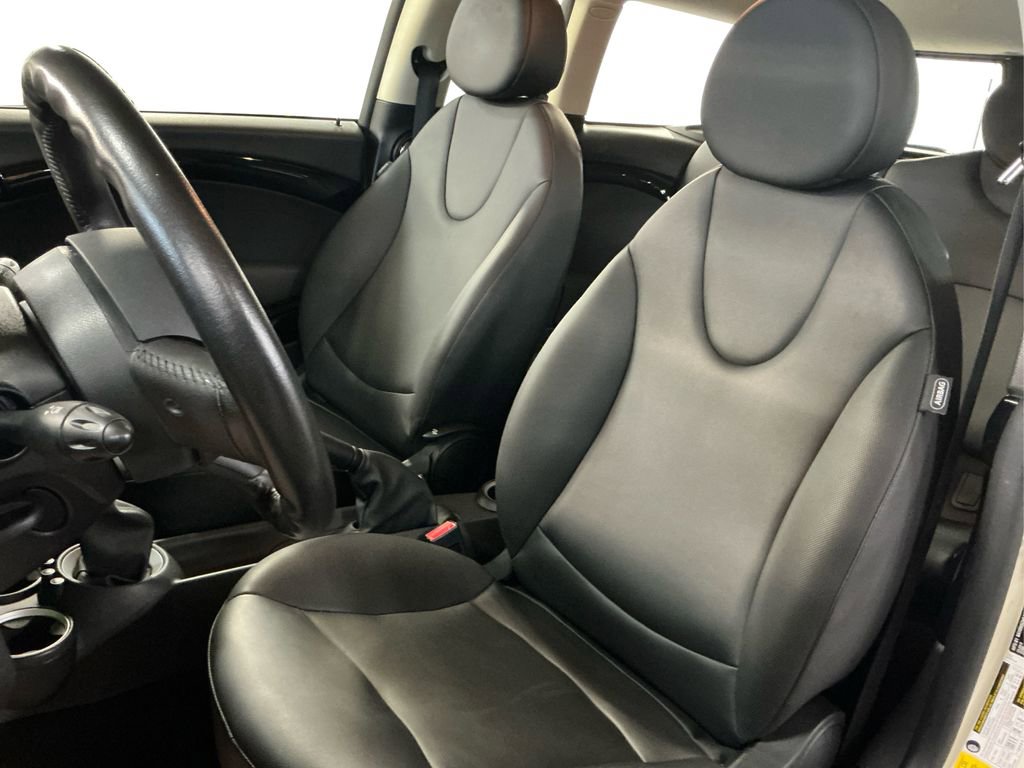 2013 Mini Clubman Base photo 21