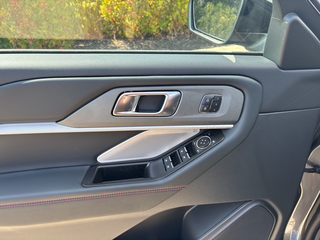 2025 Ford Explorer ST photo 11