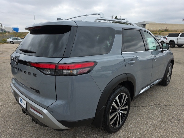 2025 Nissan Pathfinder Platinum photo 3