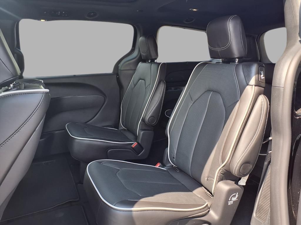 2026 Chrysler Pacifica Limited photo 21