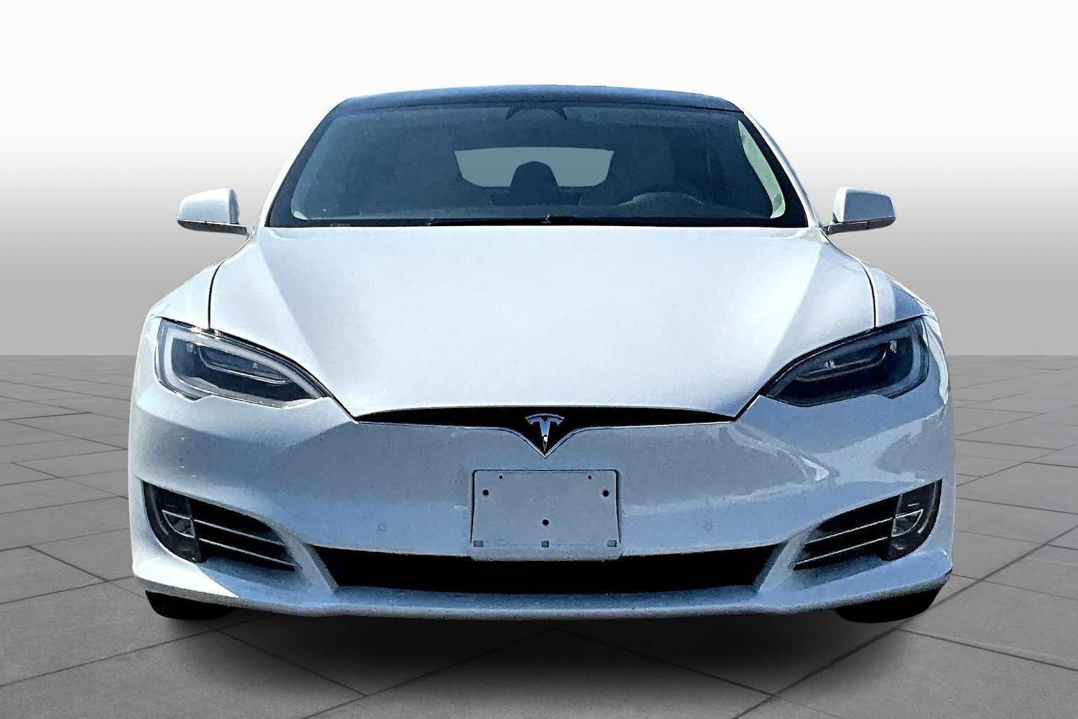 Used 2018 Tesla Model S 75D with VIN 5YJSA1E22JF276236 for sale in Tustin, CA