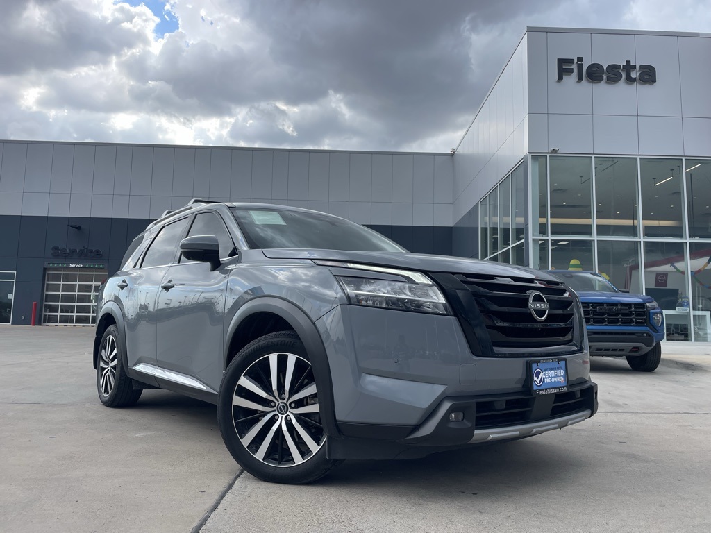 2024 Nissan Pathfinder Platinum's photo
