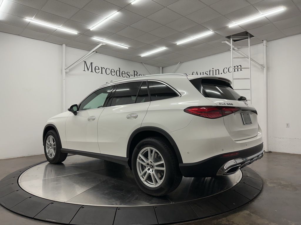 2025 Mercedes Benz GLC 300 4MATIC photo 2