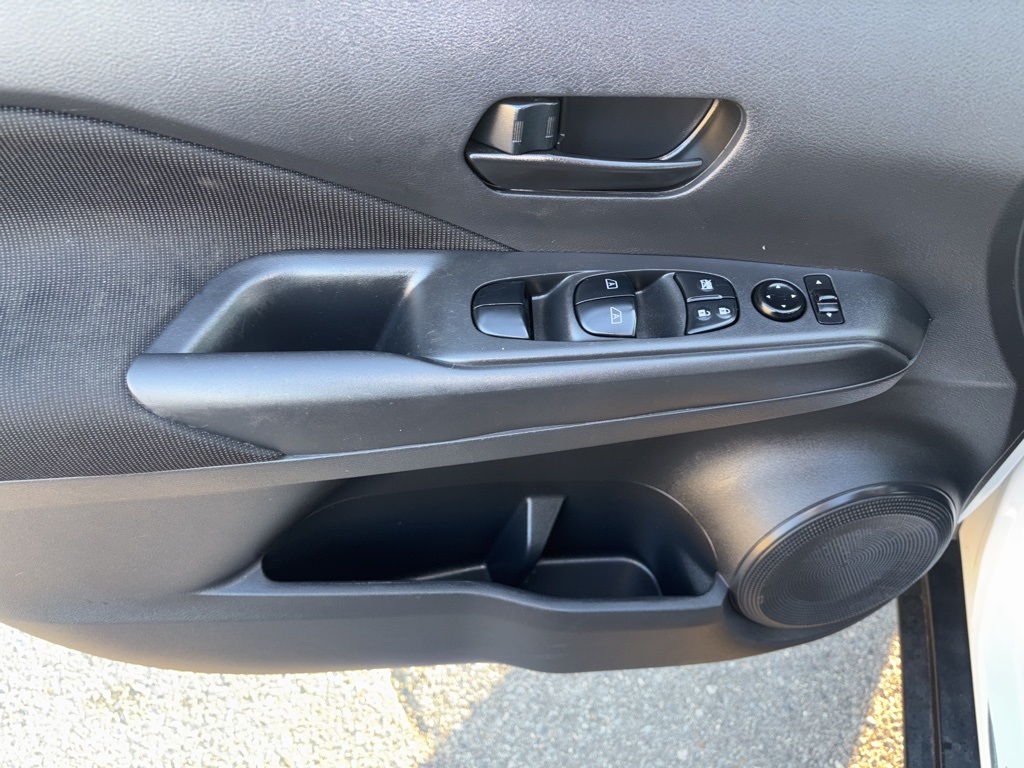 2022 Nissan Kicks S photo 4