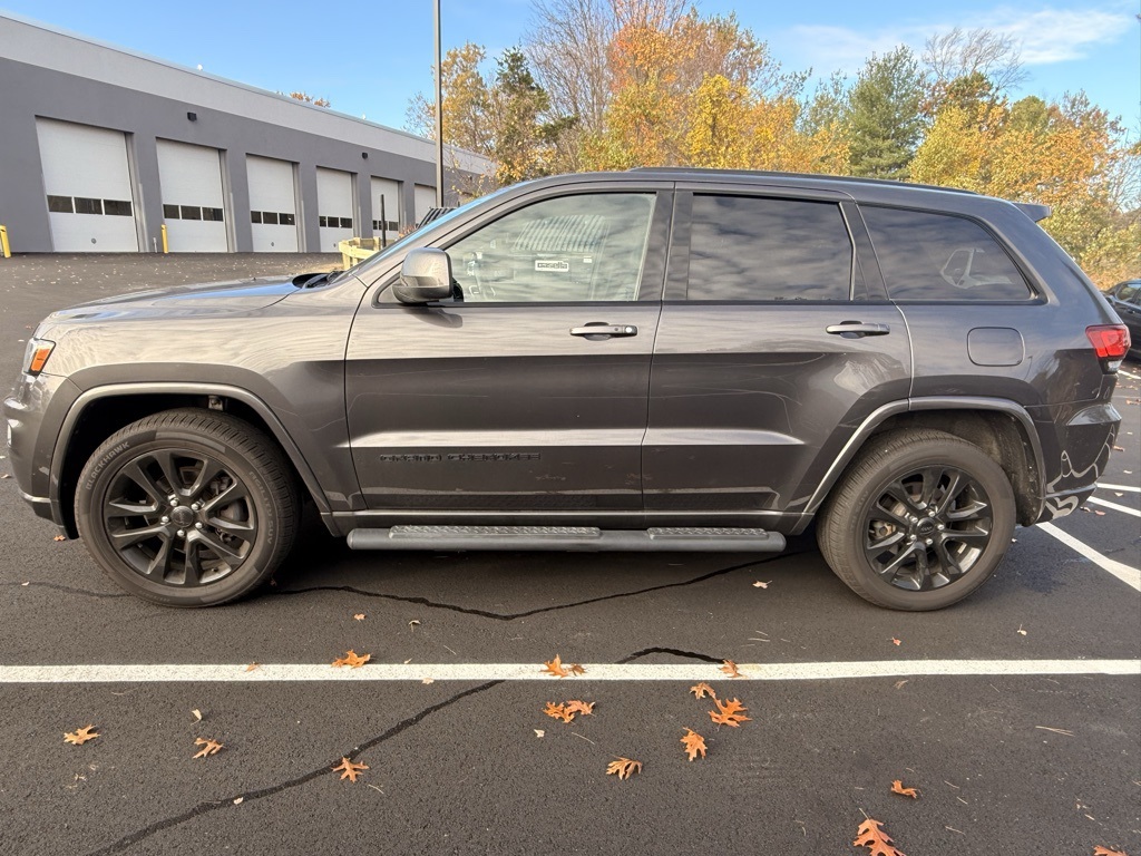 2019 Jeep Grand Cherokee Altitude photo 2