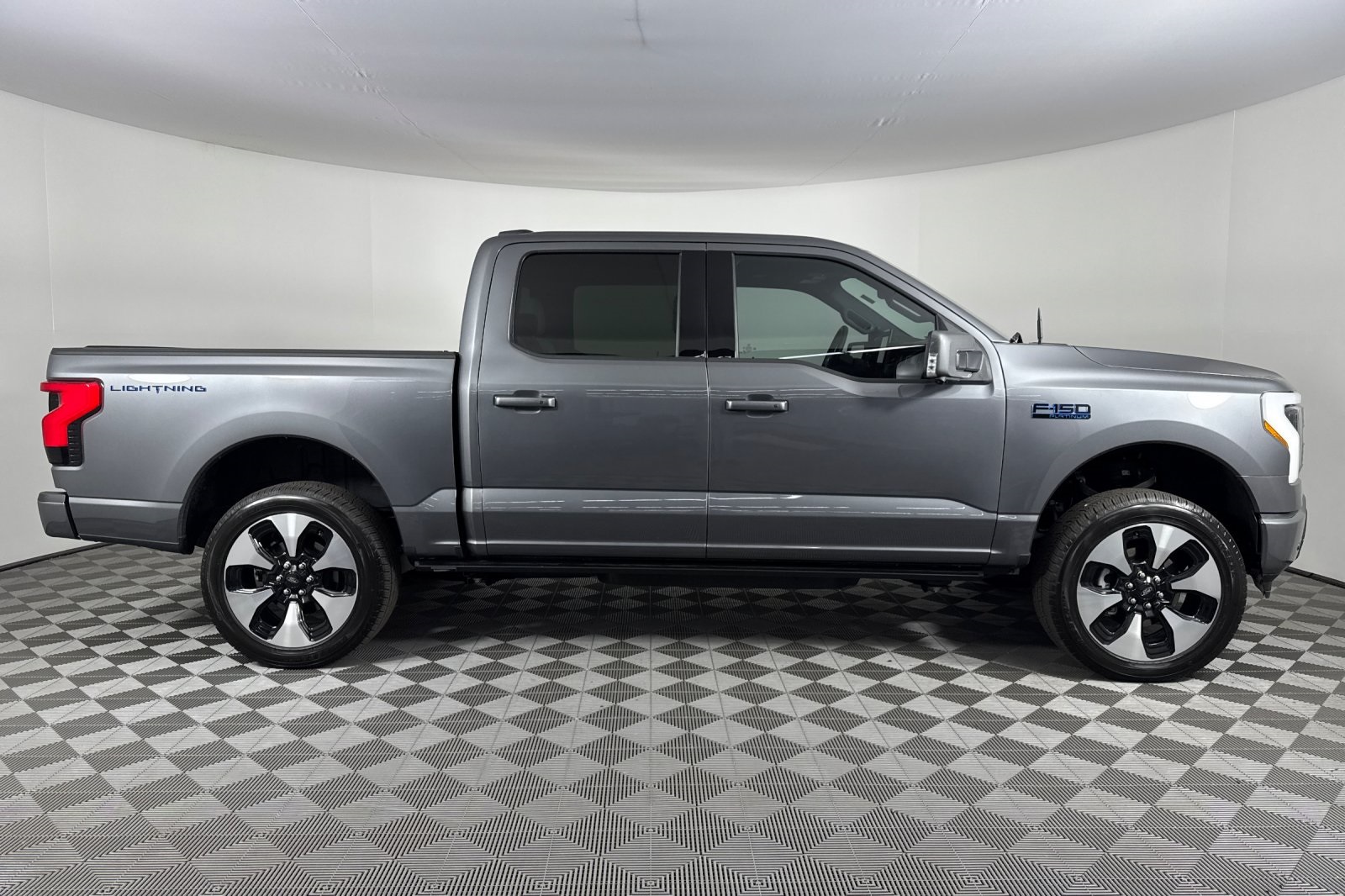 2024 Ford F-150 Lightning Platinum photo 3