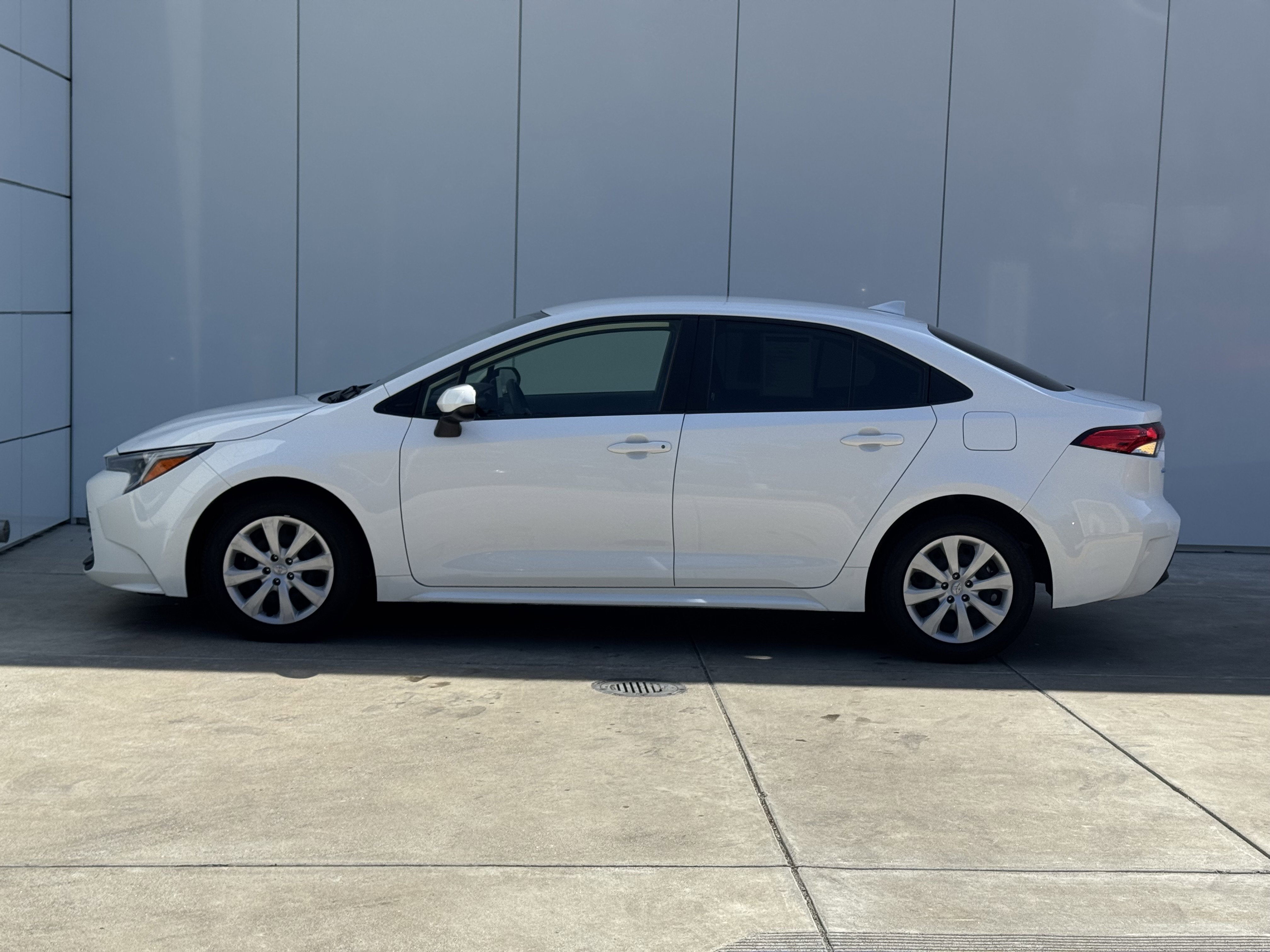 2023 Toyota Corolla Hybrid LE photo 4