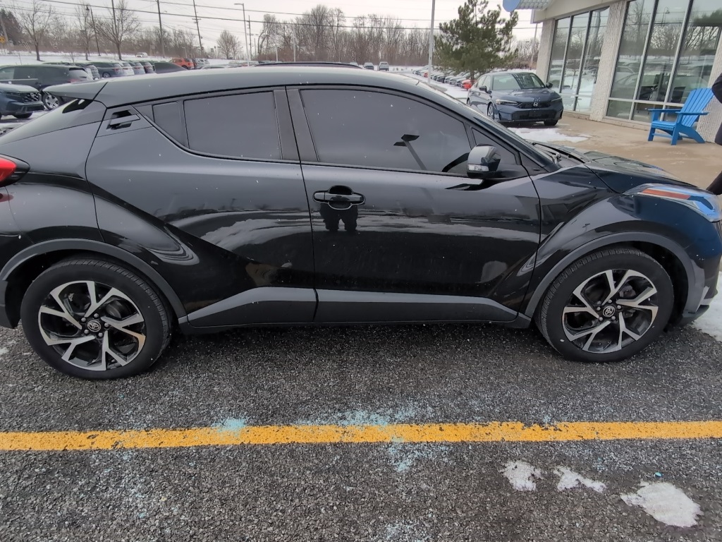 2020 Toyota C-HR XLE's photo