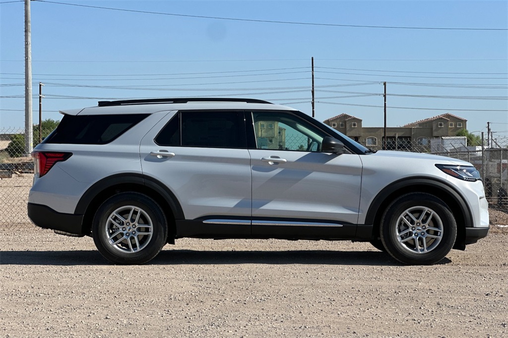 2025 Ford Explorer photo 3