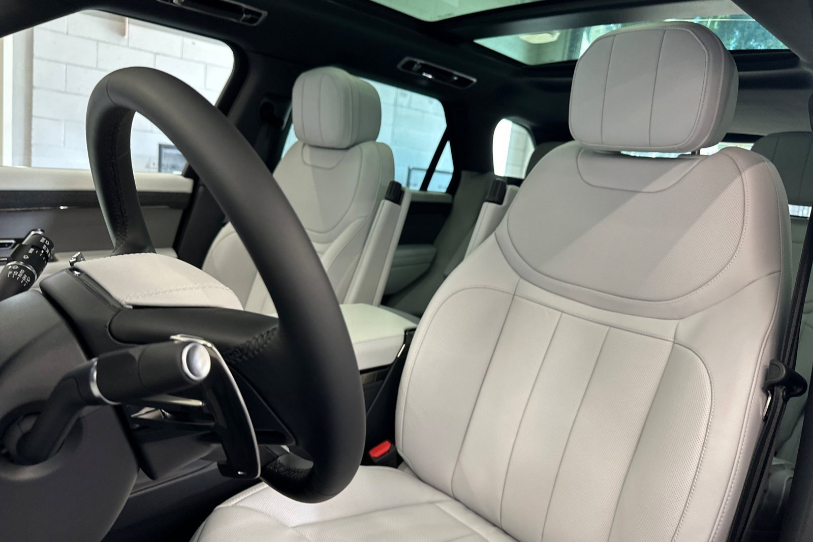 2025 Land Rover Range Rover Sport SE photo 4