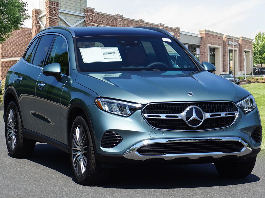 2026 Mercedes Benz GLC 300 4MATIC photo 3
