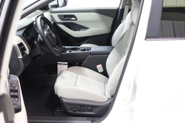 2025 Nissan Rogue SV photo 6