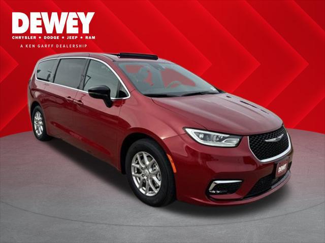 2026 Chrysler Pacifica Select's photo