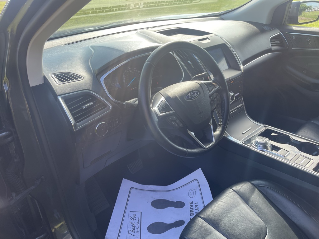 2020 Ford Edge Titanium photo 18
