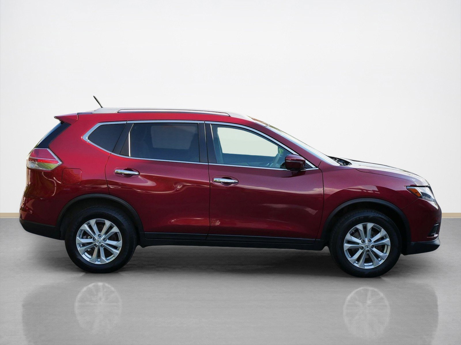 Used 2015 Nissan Rogue SV with VIN 5N1AT2MV9FC903327 for sale in Maplewood, Minnesota
