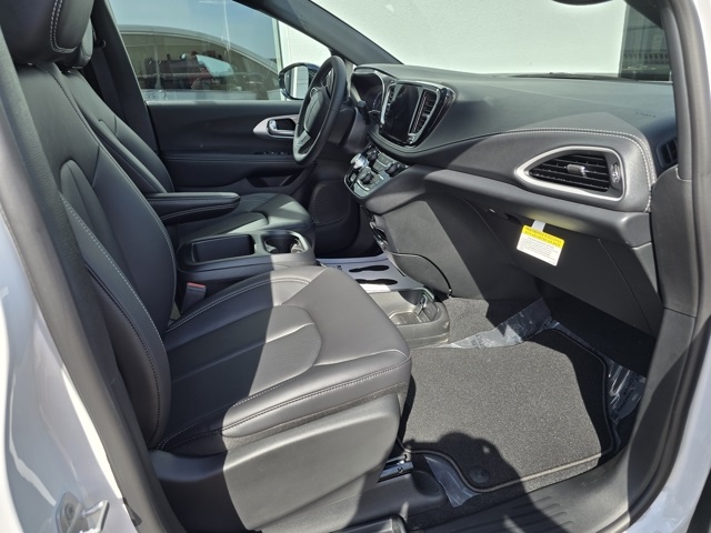 2026 Chrysler Pacifica photo 10