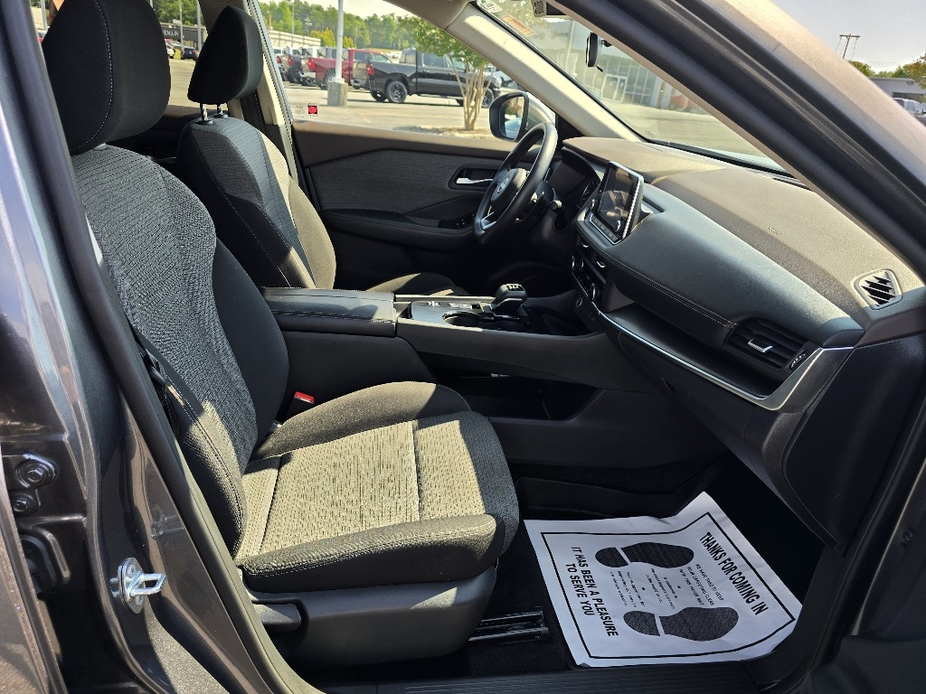 2023 Nissan Rogue SV photo 13