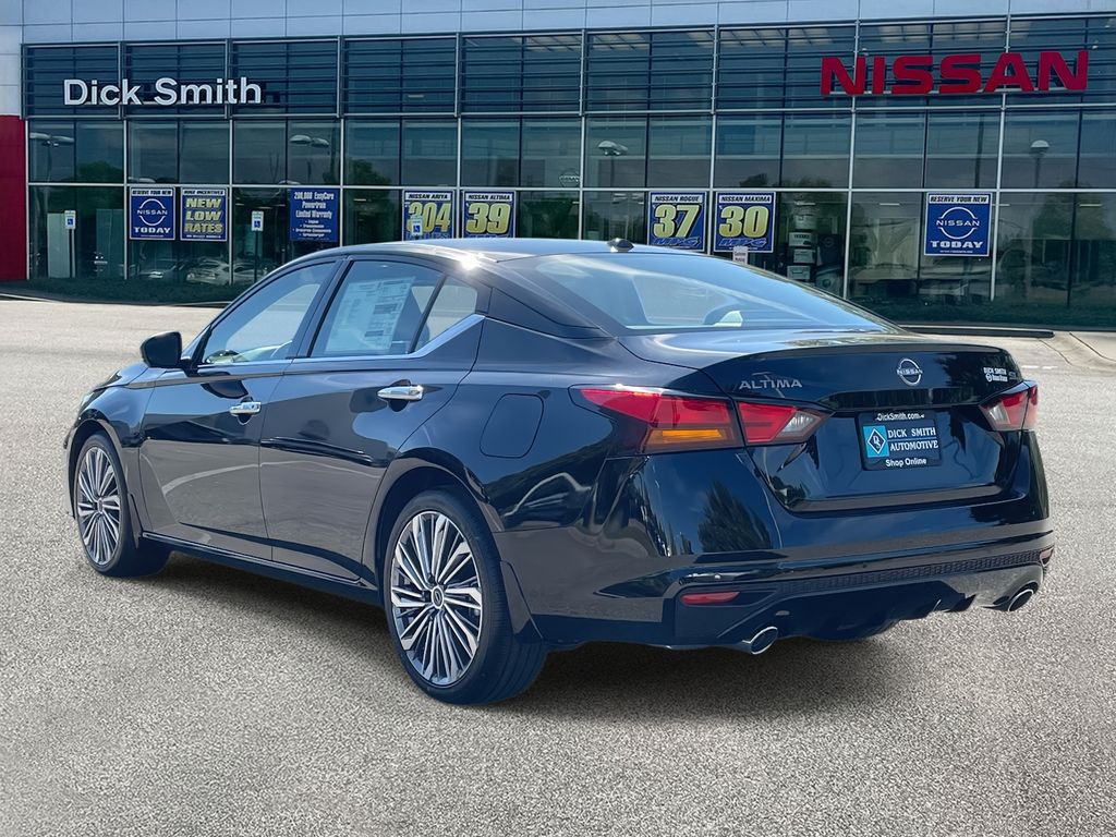 2025 Nissan Altima SL photo 4