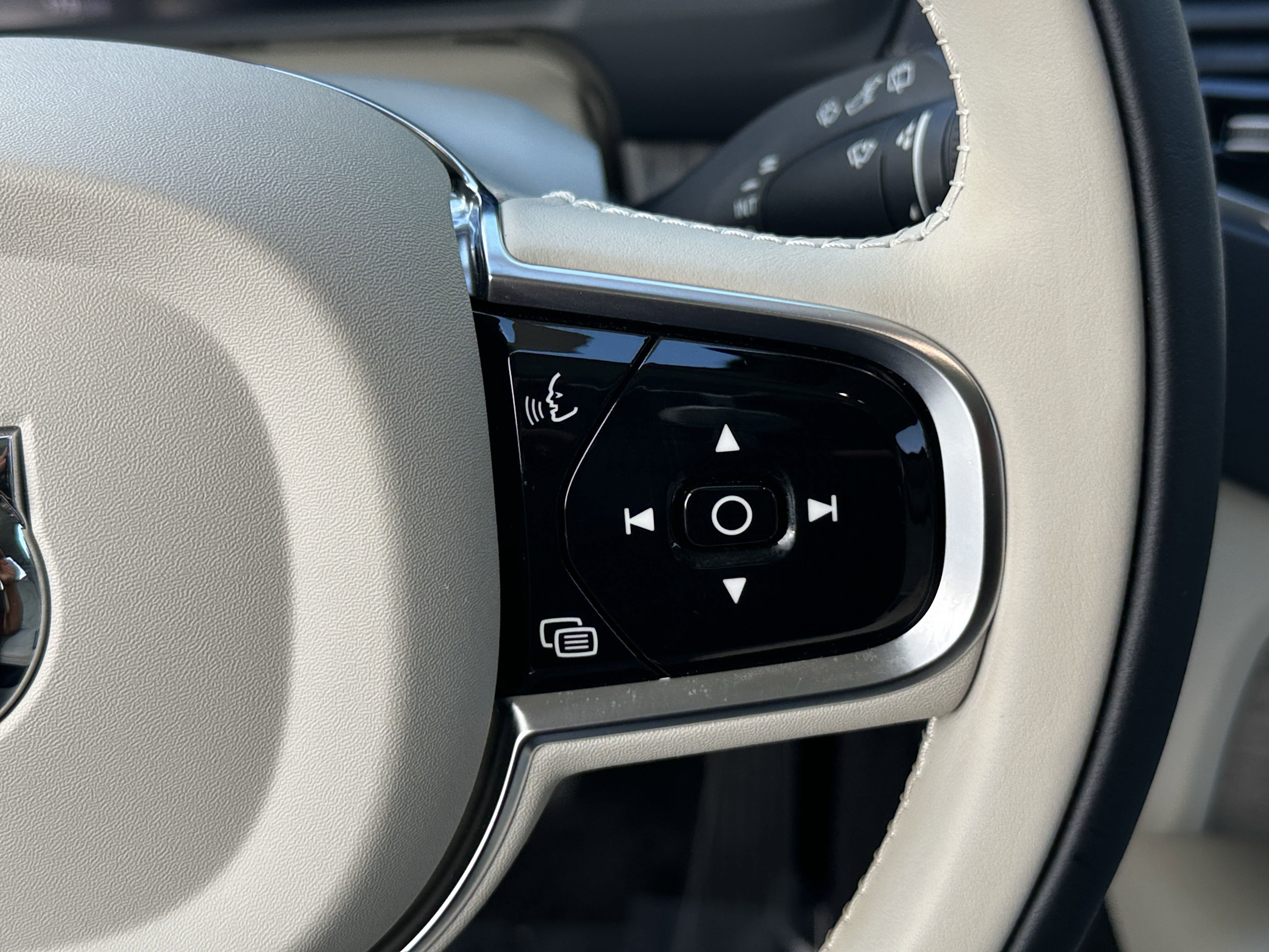 2025 Volvo XC90 photo 10