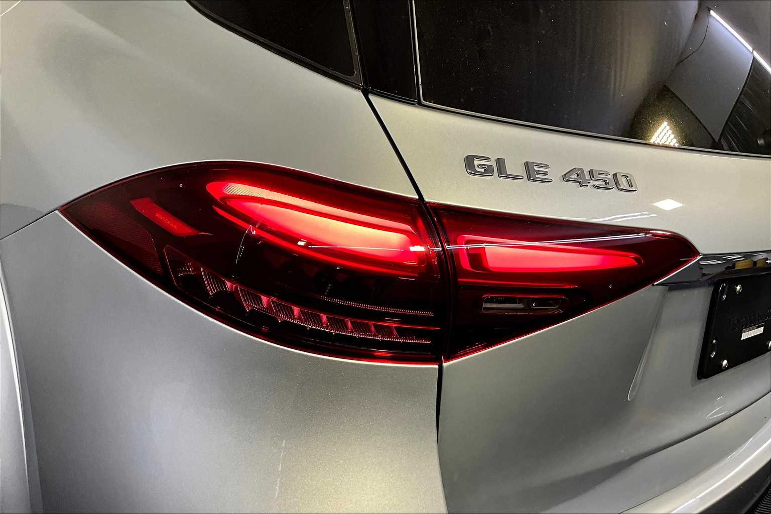 2026 Mercedes Benz GLE 450 4MATIC photo 3
